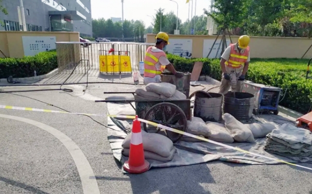 房屋加固改造中地基灌漿是如何操作的？